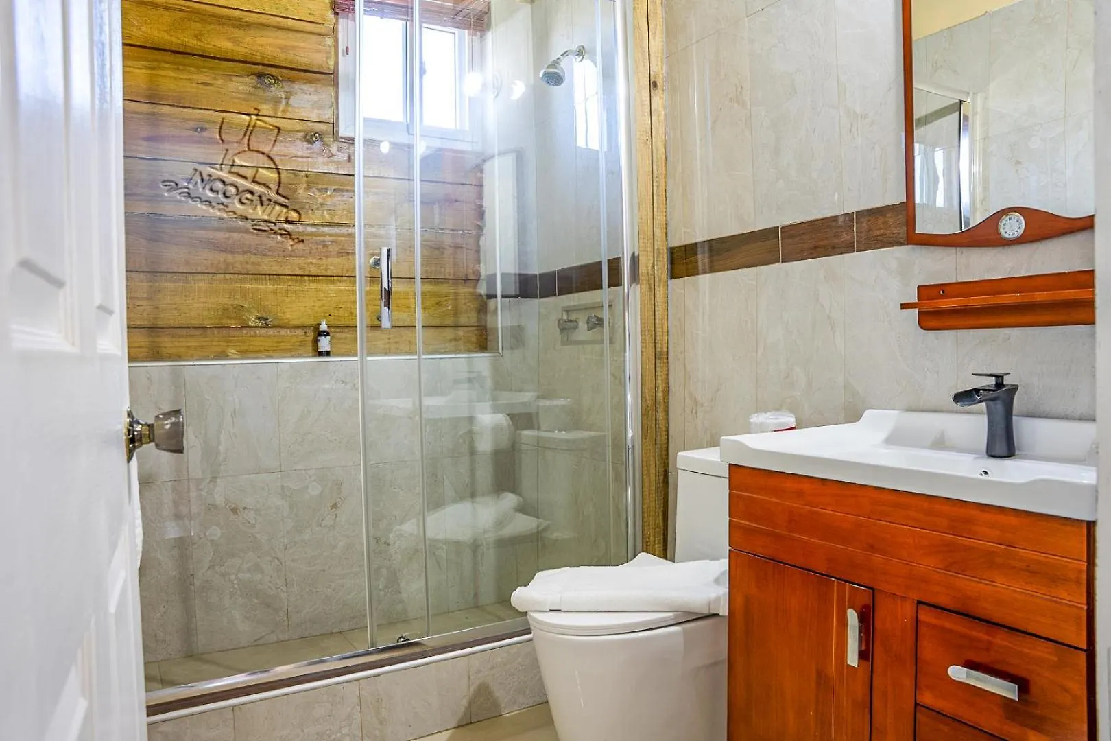 Incognito Reggae Rooms Kingston Bed & Breakfast