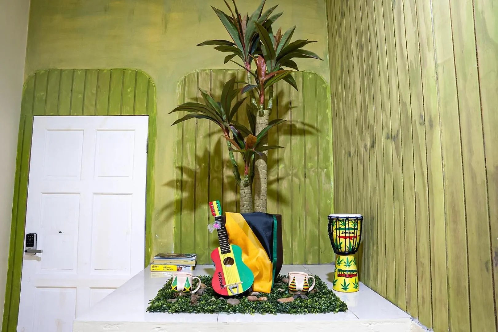 Incognito Reggae Rooms Kingston Bed & Breakfast